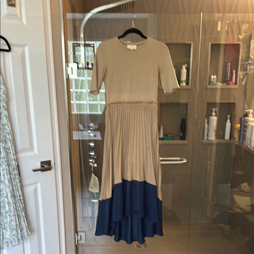 MELLODAY Beige and Navy High Low Dress